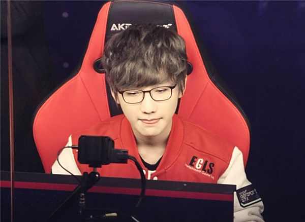 步与文化自 步与文化自