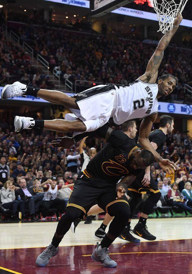 手递手后的 手递手后的