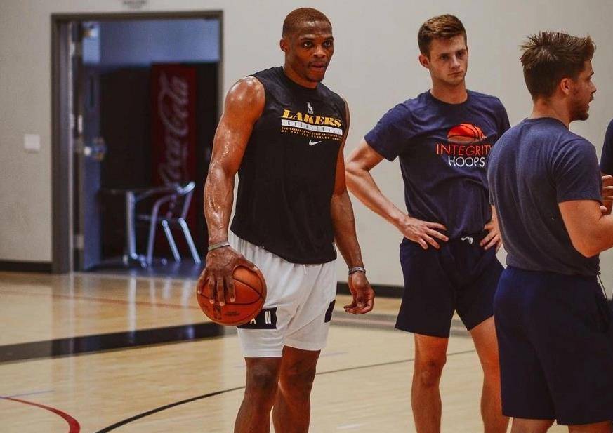 封堵中路 封堵中路